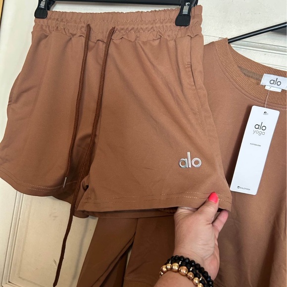 ALO Yoga Espresso Brown Set - Picture 2 of 2